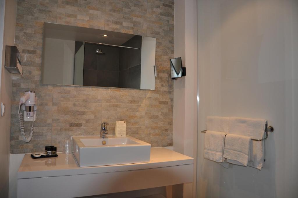 Hotel De La Vierge Noire Sainte-Maxime Room photo